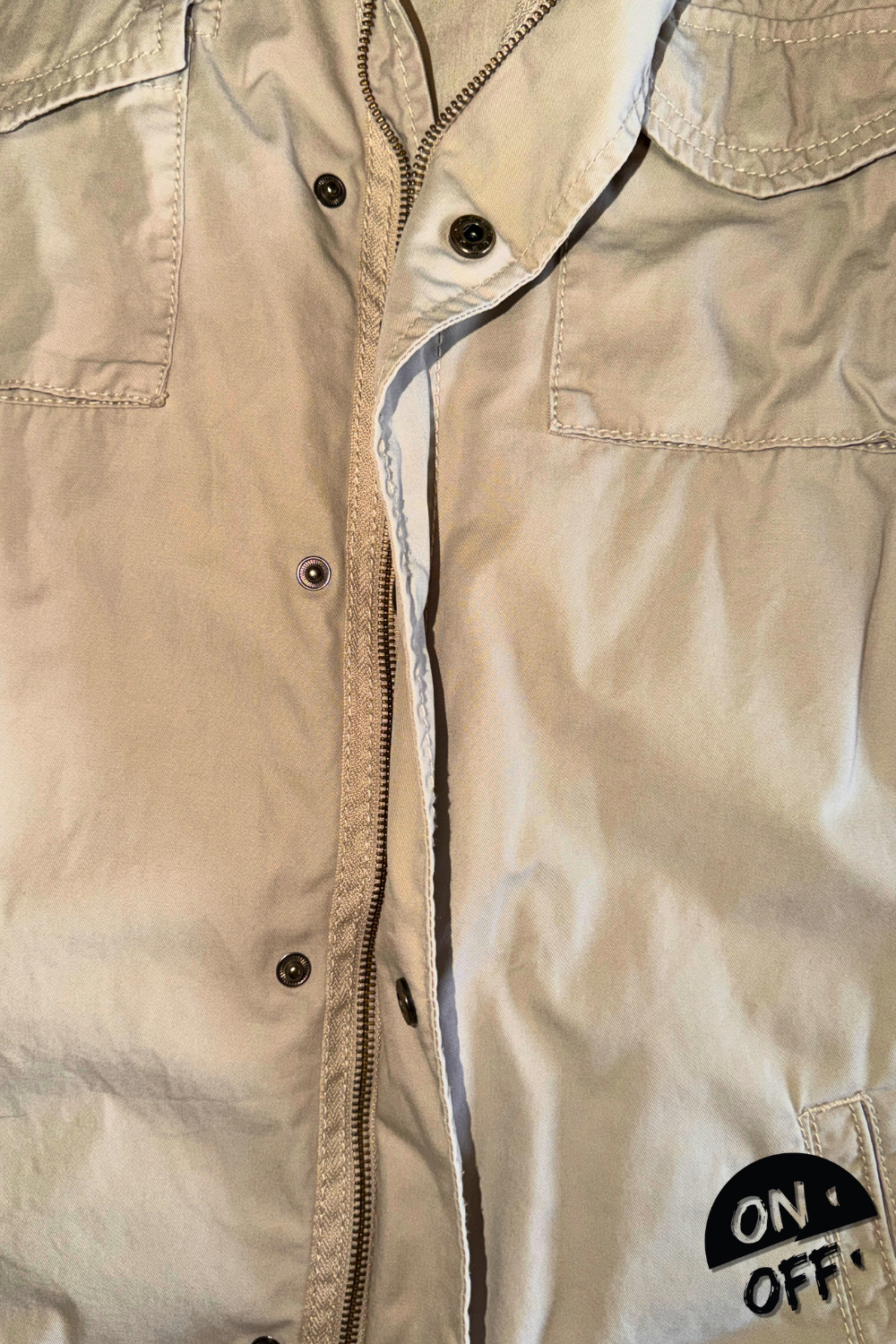 Dustin Abrigo M — detalle 4